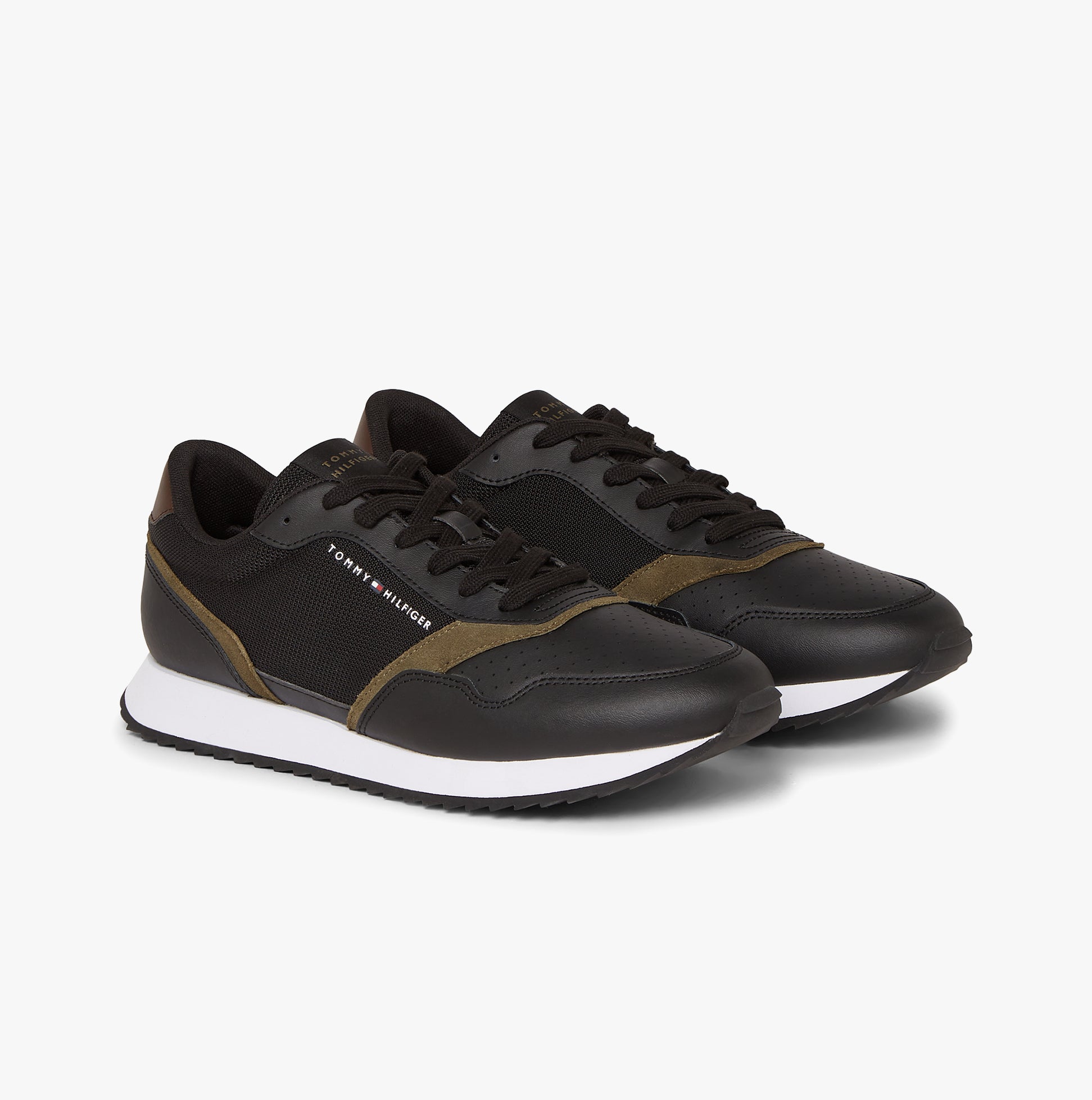 Tommy Hilfiger LEATHER SERRATED RUNNER Mens Trainers Black side view showcasing sleek design and color contrast.