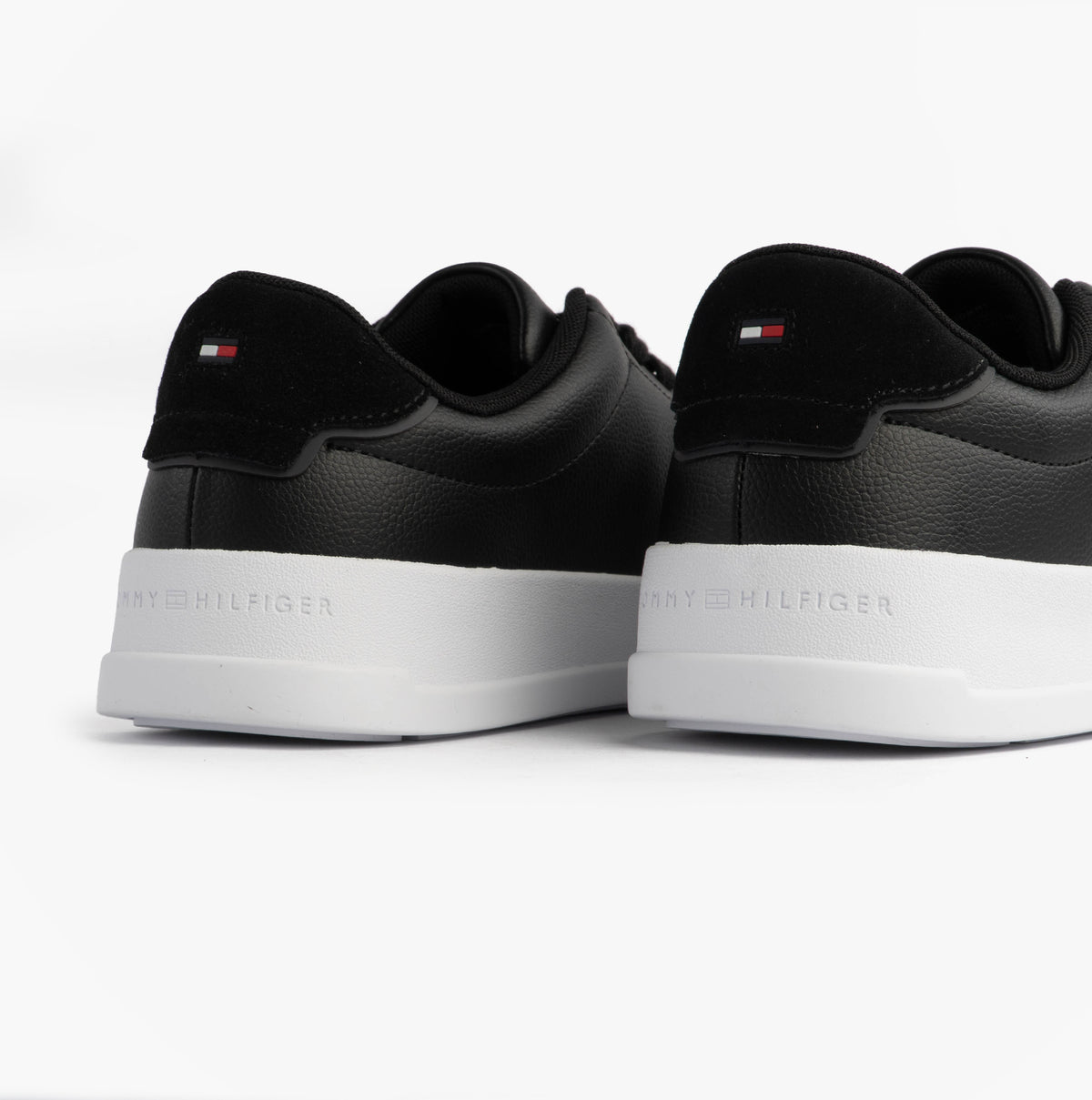Tommy Hilfiger TH COURT LTH DETAIL Mens Trainers Black rear view showing heel and logo.