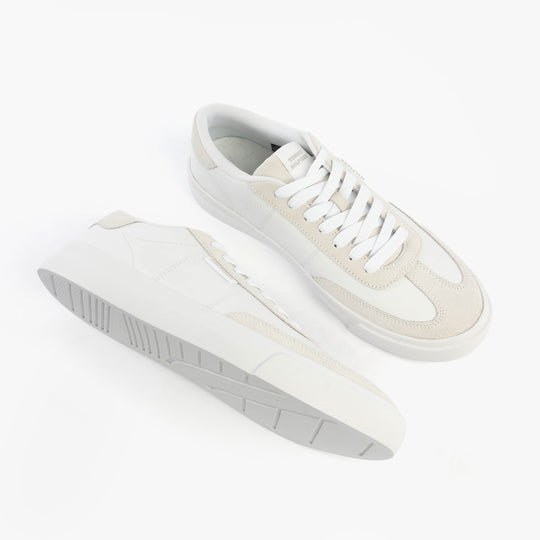 Tommy Hilfiger SUEDE CONTRAST CUPSOLE Mens Trainers White top side view showing lace-up design and rubber sole.