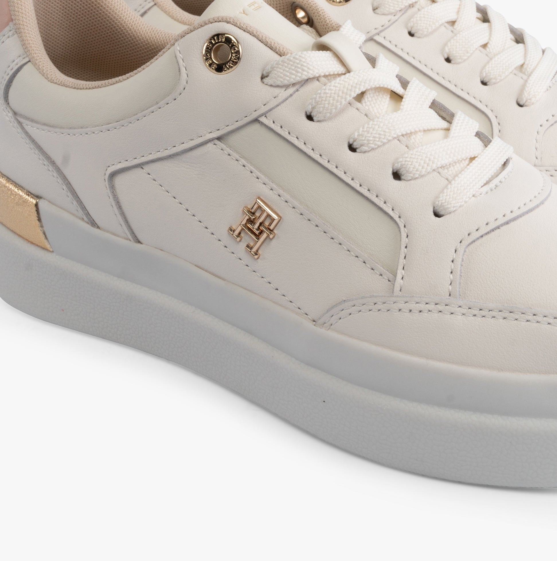 Tommy Hilfiger MONOGRAM METALLIC LEATHER Womens Court Trainers Ancient White detail view showcasing logo and side design.