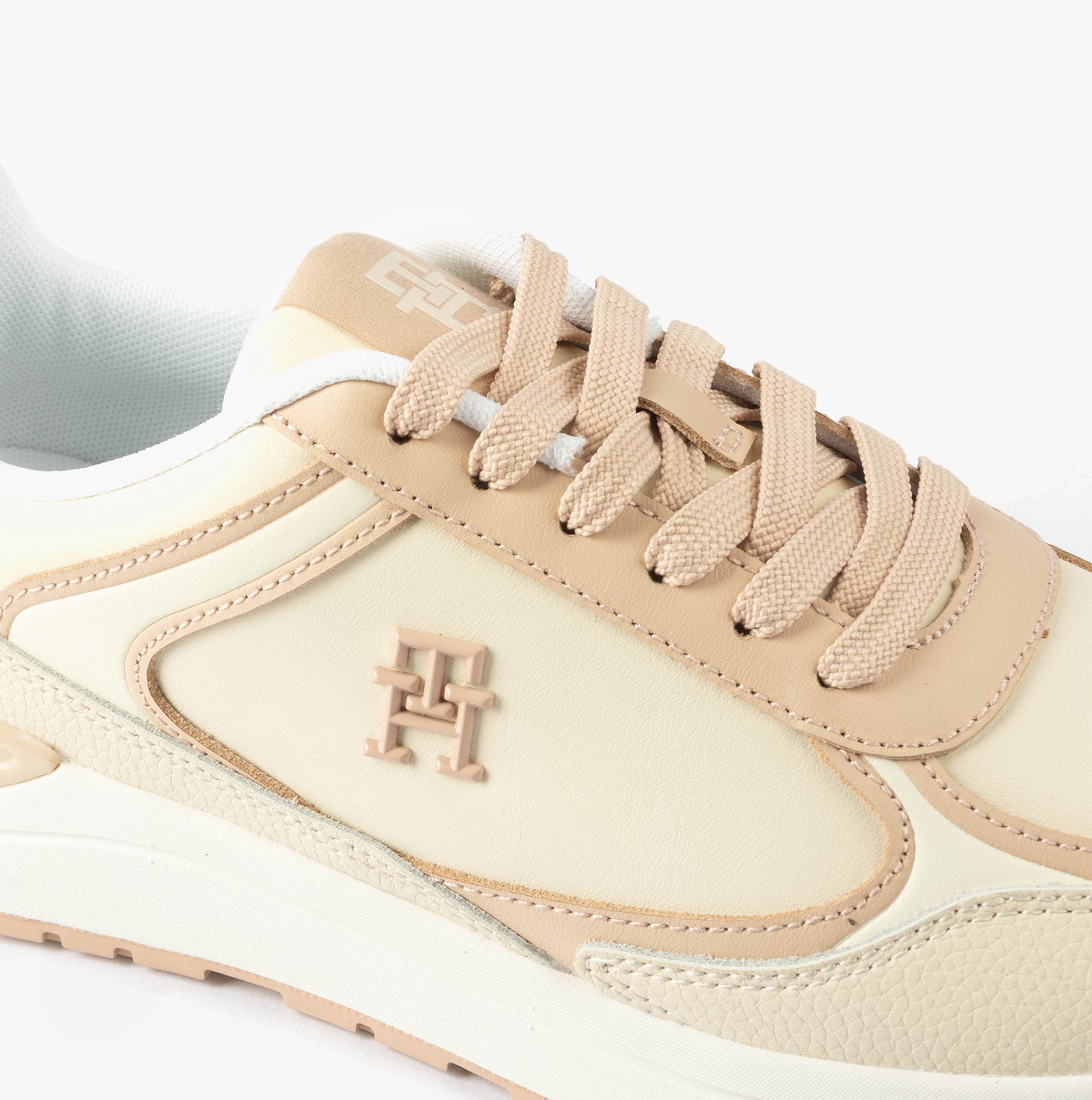 Tommy Hilfiger CASUAL FASHION RUNNER Womens Trainers Misty Blush close-up detail view of lace-up design and materials.