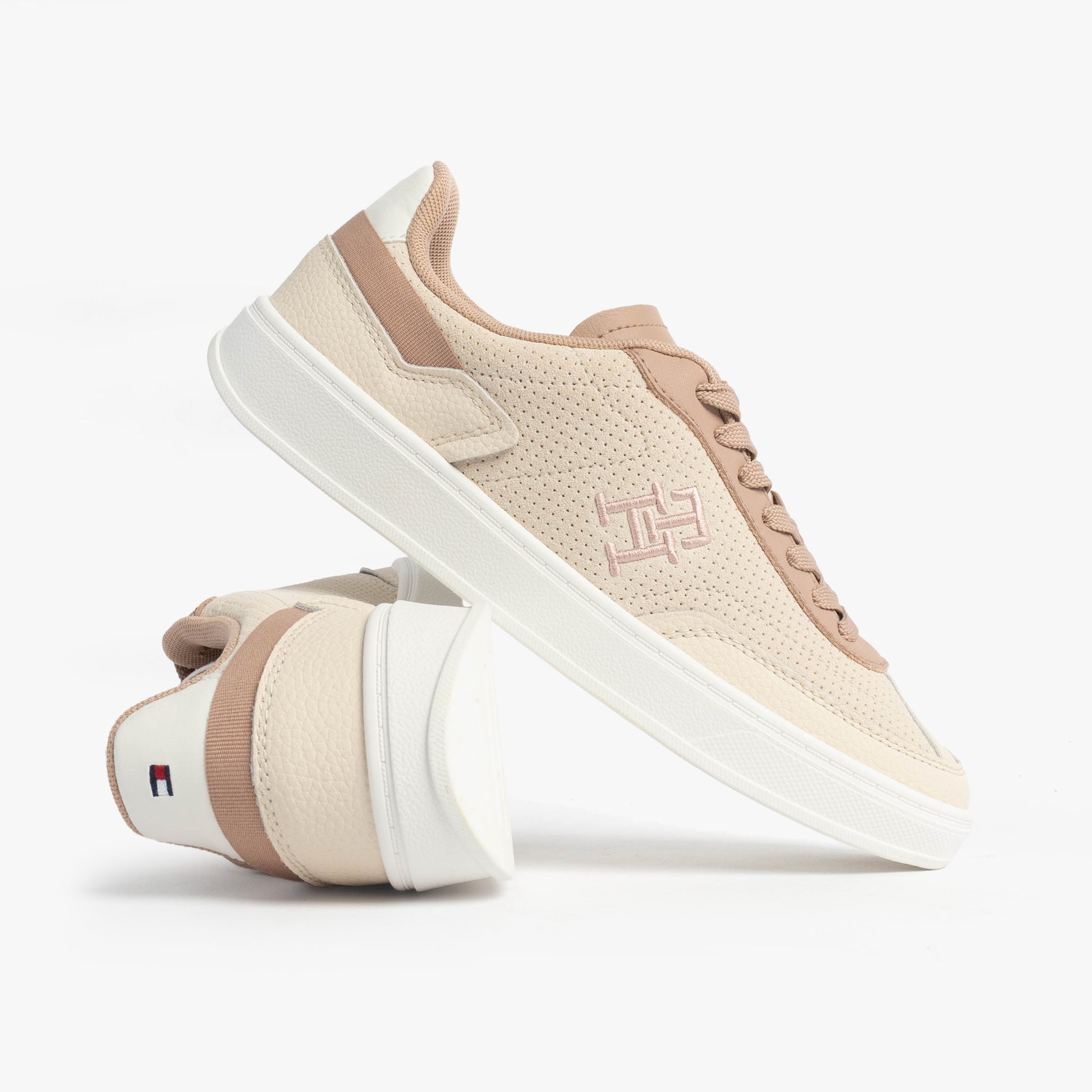 Tommy Hilfiger TH MONOGRAM Trainer Womens Trainers Muslin/Claystone side view and angled perspective on white background.