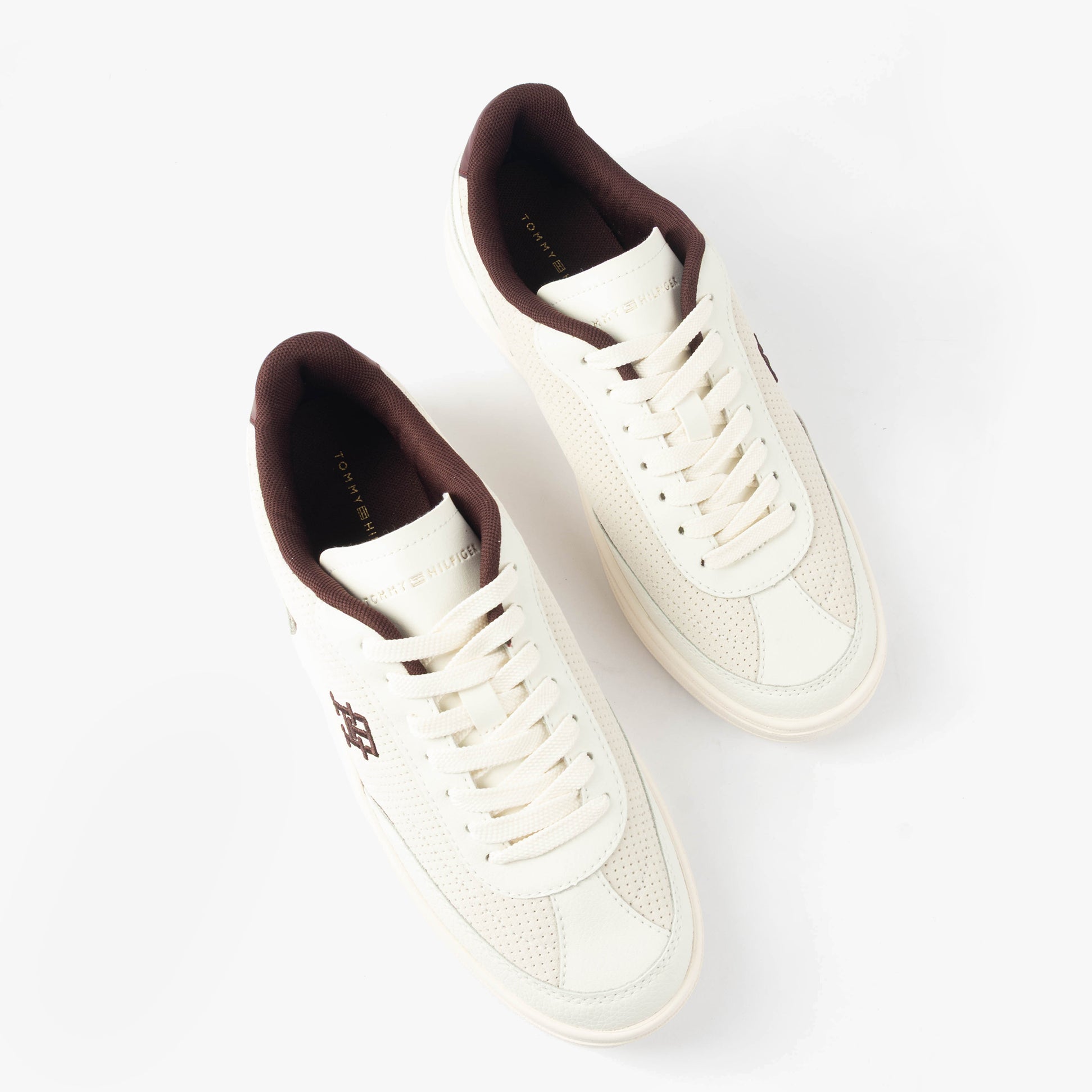 Tommy Hilfiger TH HERITAGE SNEAKER Womens Trainers White/Burgundy Velvet top view showcasing lace-up design.