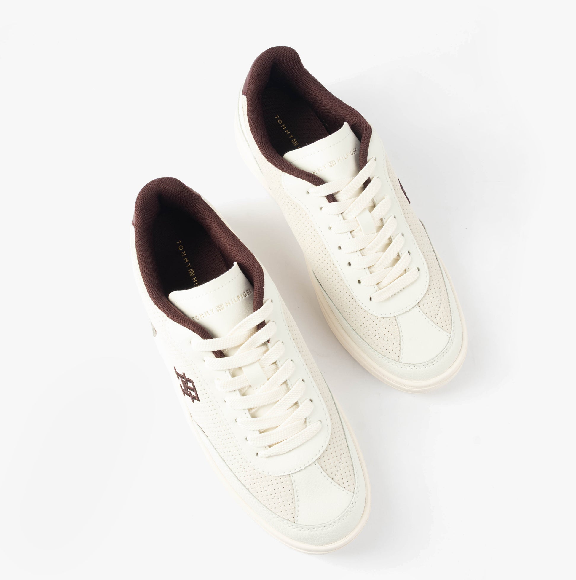 Tommy Hilfiger TH HERITAGE SNEAKER Womens Trainers White/Burgundy Velvet top view showcasing lace-up design.