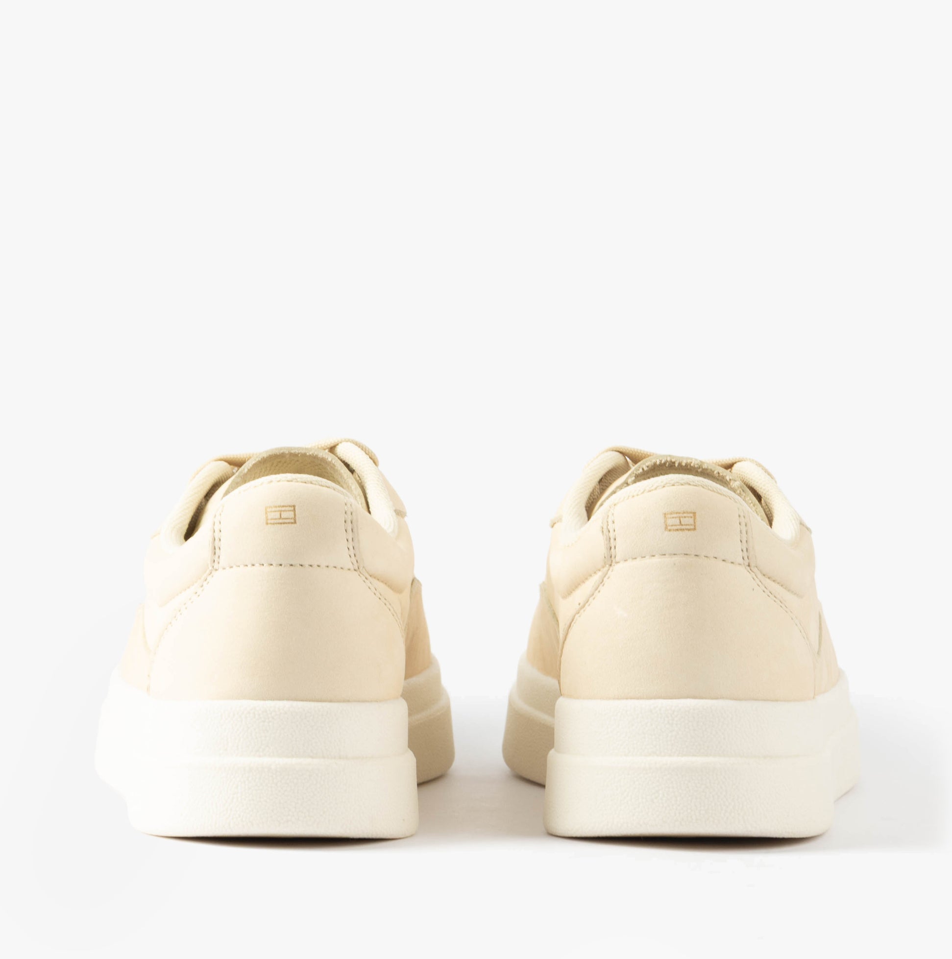 Tommy Hilfiger MODERN COURT SNEAKER Womens Muslin rear view of low top casual trainers in cream leather.