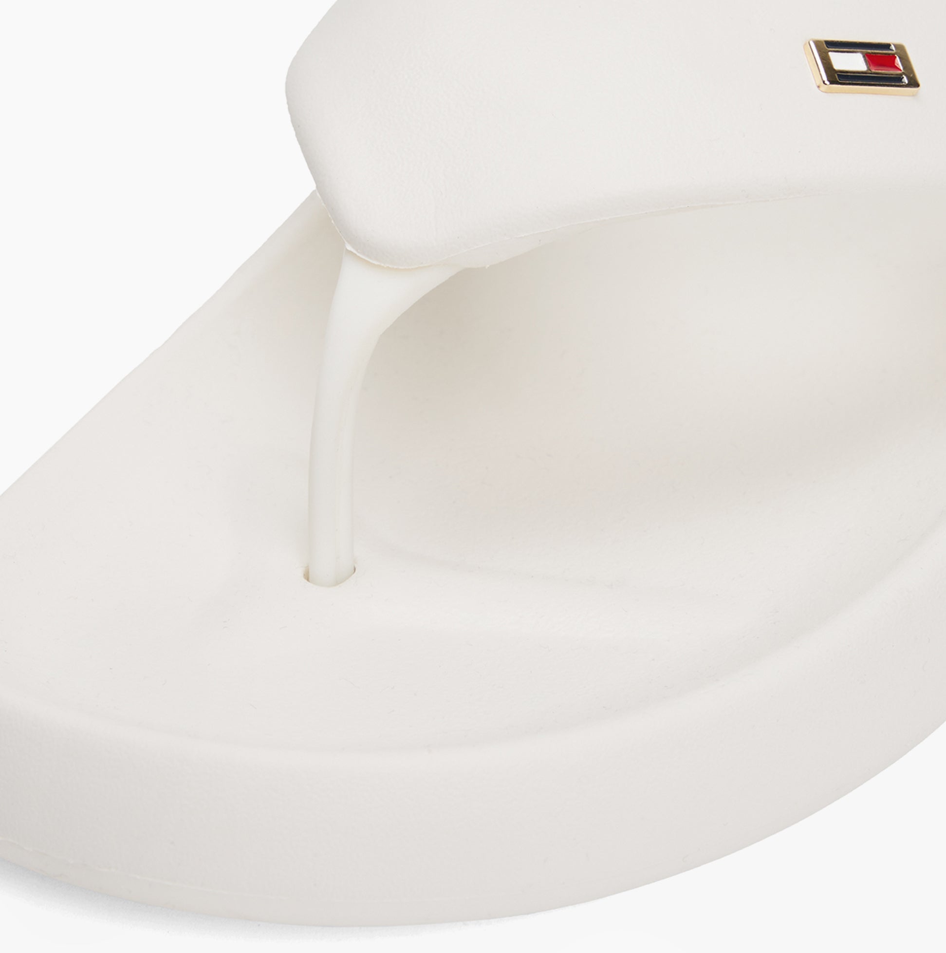 Tommy Hilfiger ENAMEL FLAG CONTOURED Womens Sandals Ancient White detail view of upper with logo