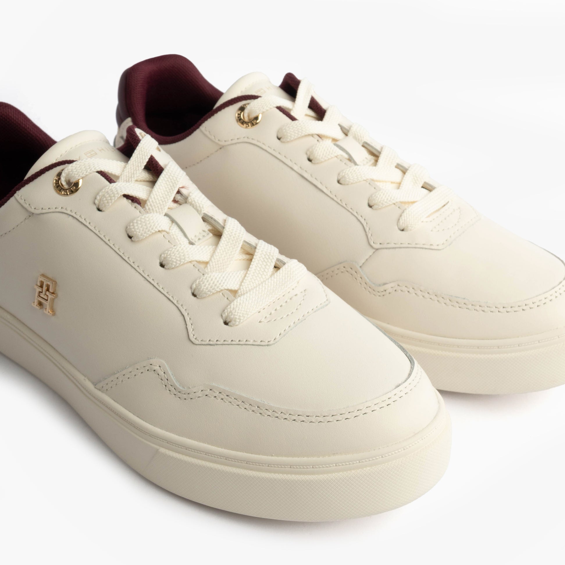 Tommy Hilfiger ELEVATED COURT SNEAK Womens Court Trainers Trainers Ancient White side view showcasing leather upper and lace-up closure.