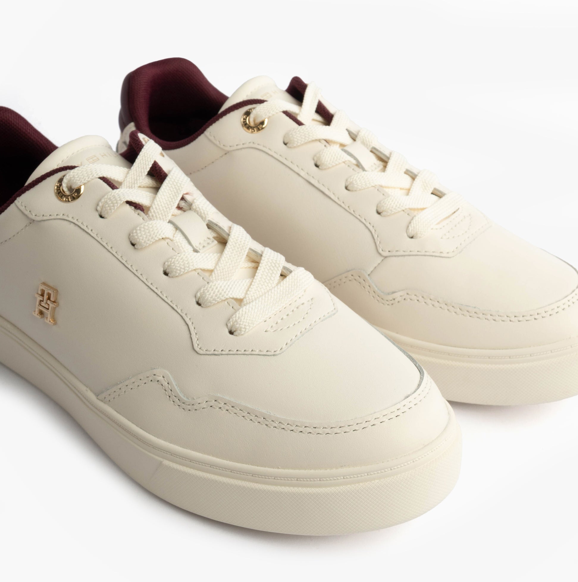 Tommy Hilfiger ELEVATED COURT SNEAK Womens Court Trainers Trainers Ancient White side view showcasing leather upper and lace-up closure.