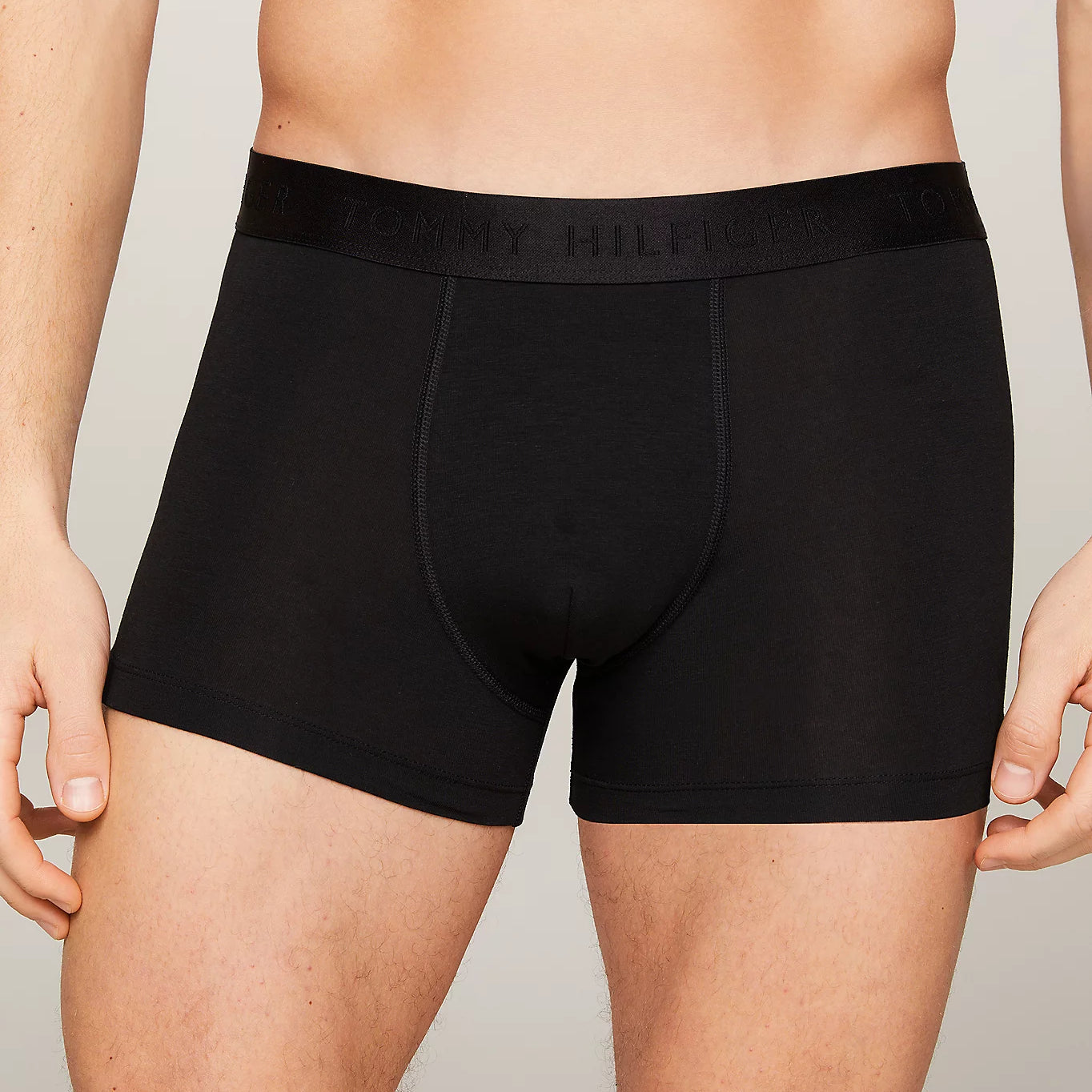 Tommy Hilfiger EVERYDAY LUXE Mens 3 -Pack Trunks Black, front view showing elasticated waistband and fitted design.