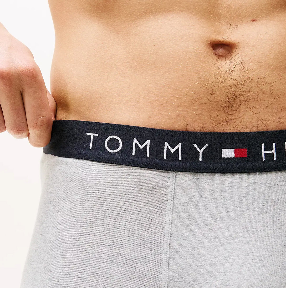 Tommy Hilfiger TRUNK 3 Pack Mens Trunk Multicoloured, detail view of elasticated waistband with logo.