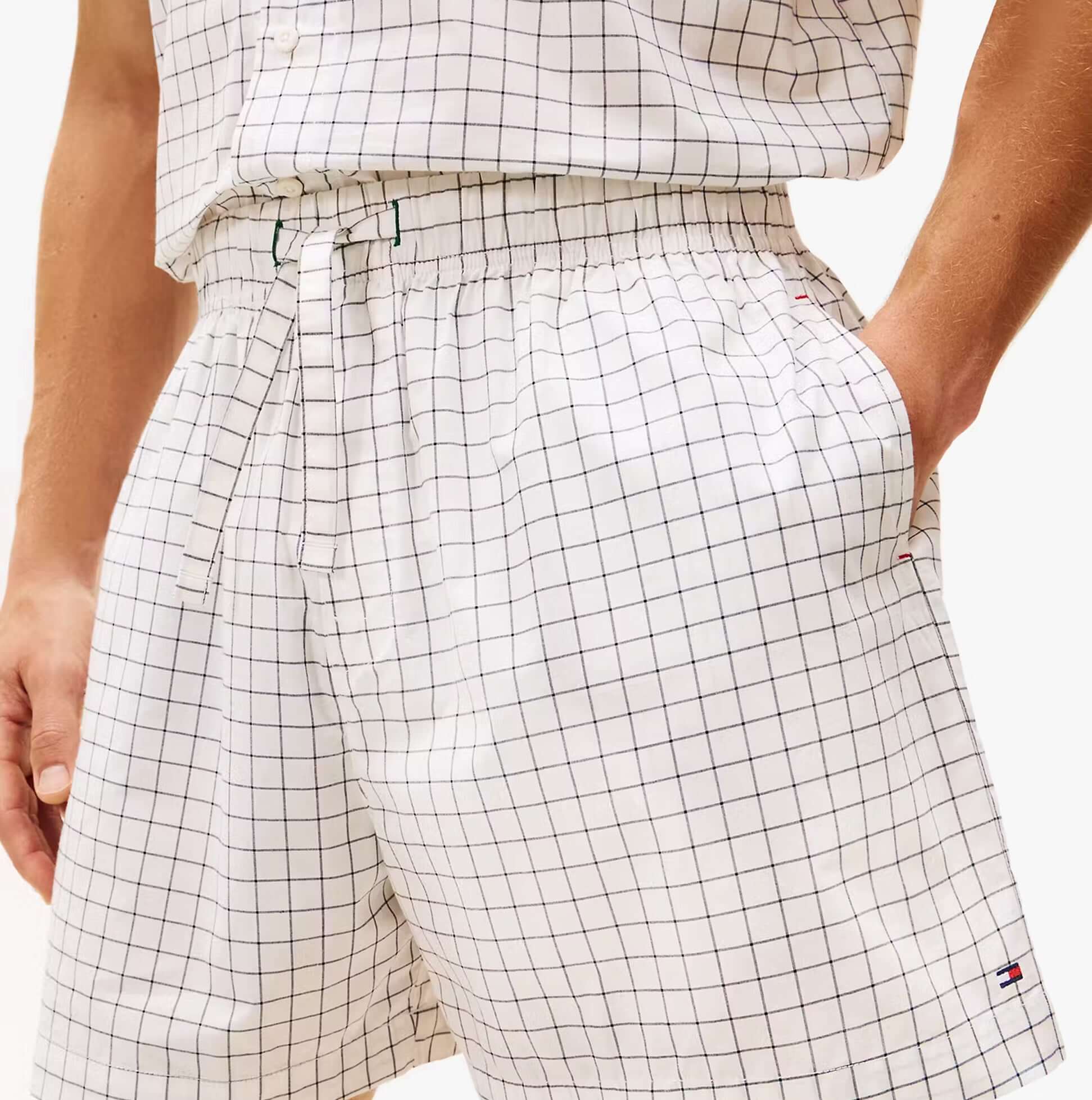 Tommy Hilfiger WOVEN PJ SET Mens Set Linear White Grid Check, detail view of shorts with elastic waistband.