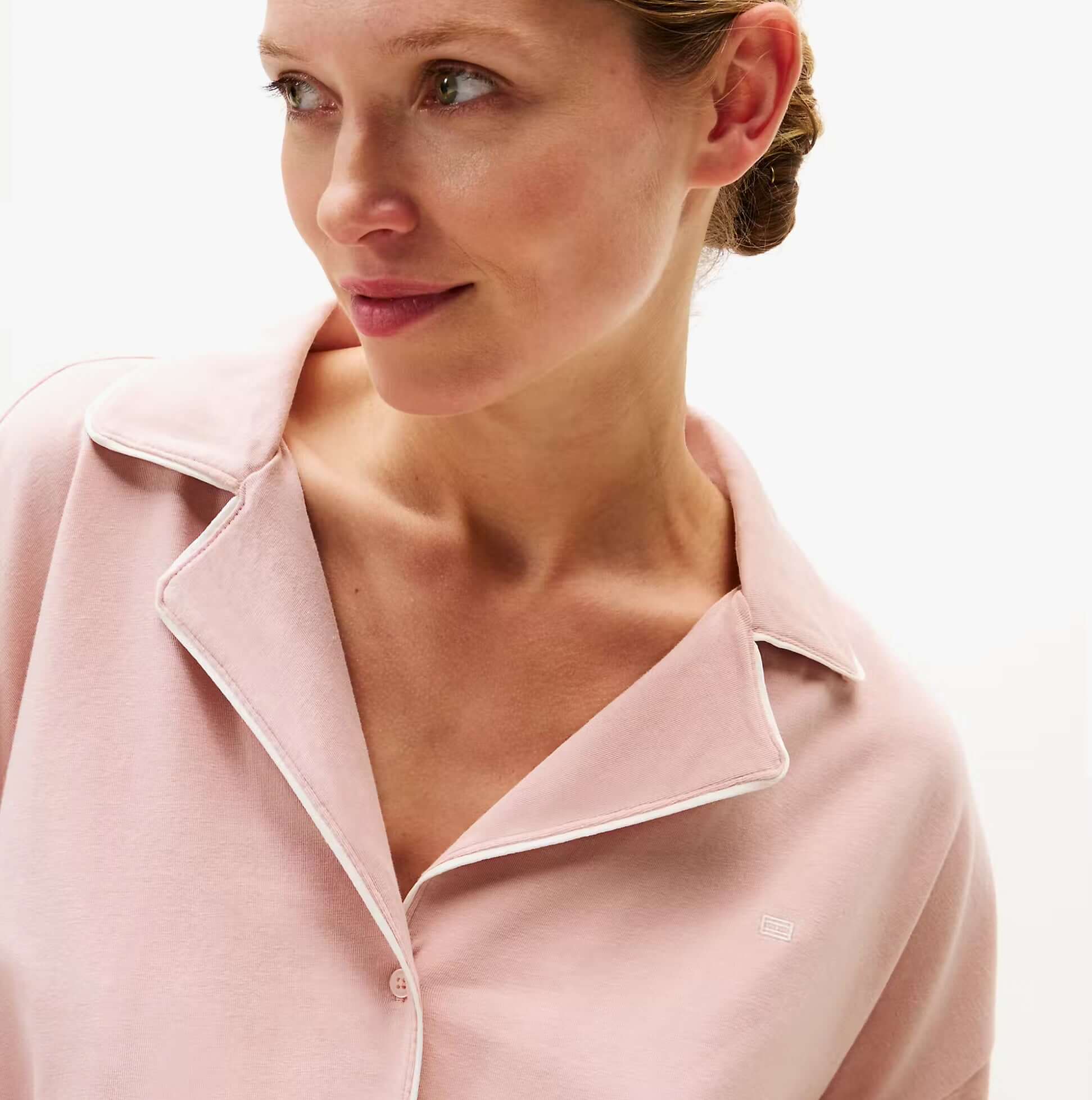 Tommy Hilfiger SHIRT PANTS SET Womens Set Foggy Pink detail view of collar and buttoned top.