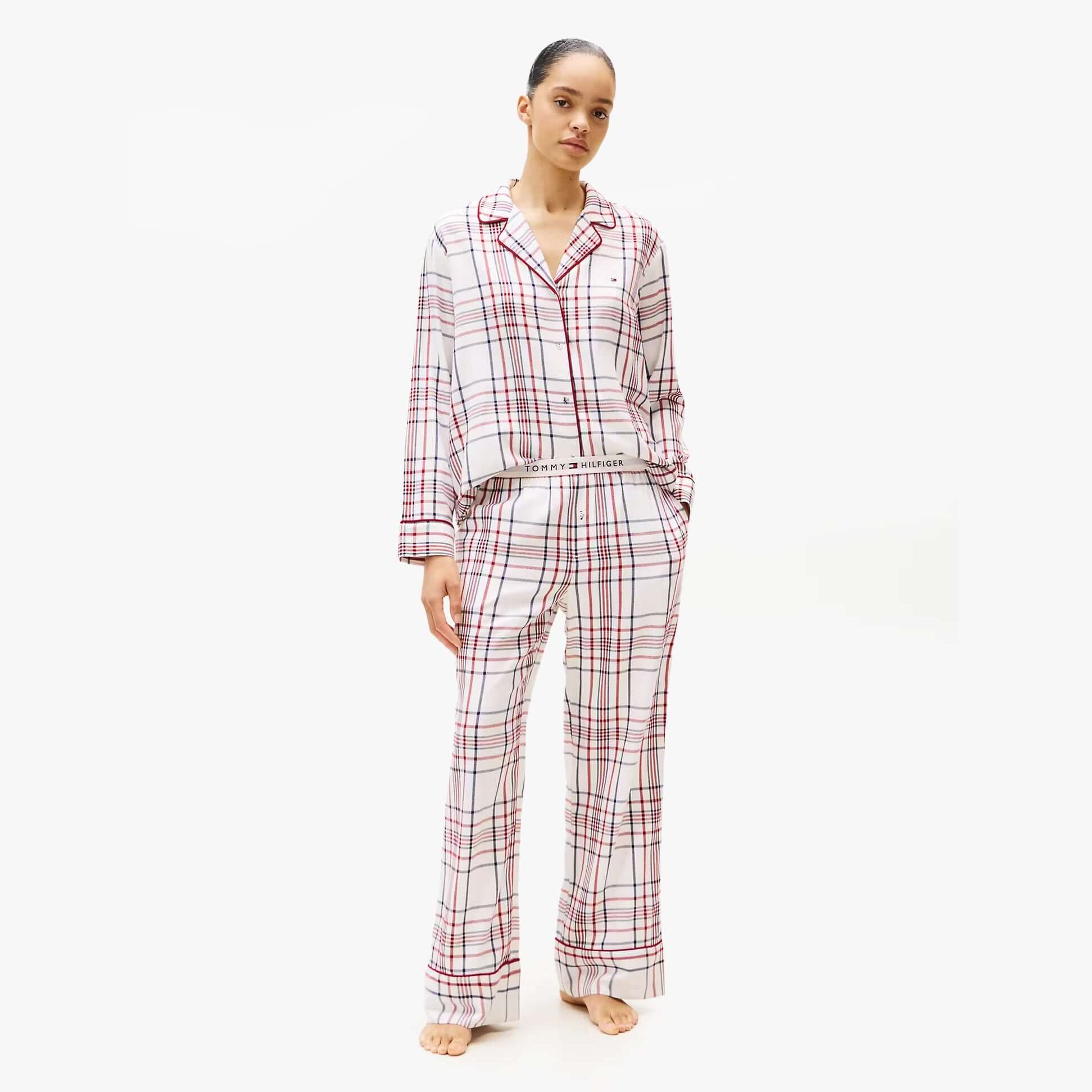 Tommy Hilfiger GIFT LS FLNL SHIRT S Womens Pyjama Set City Plaid Ivory Silk front view, showcasing stylish plaid design.