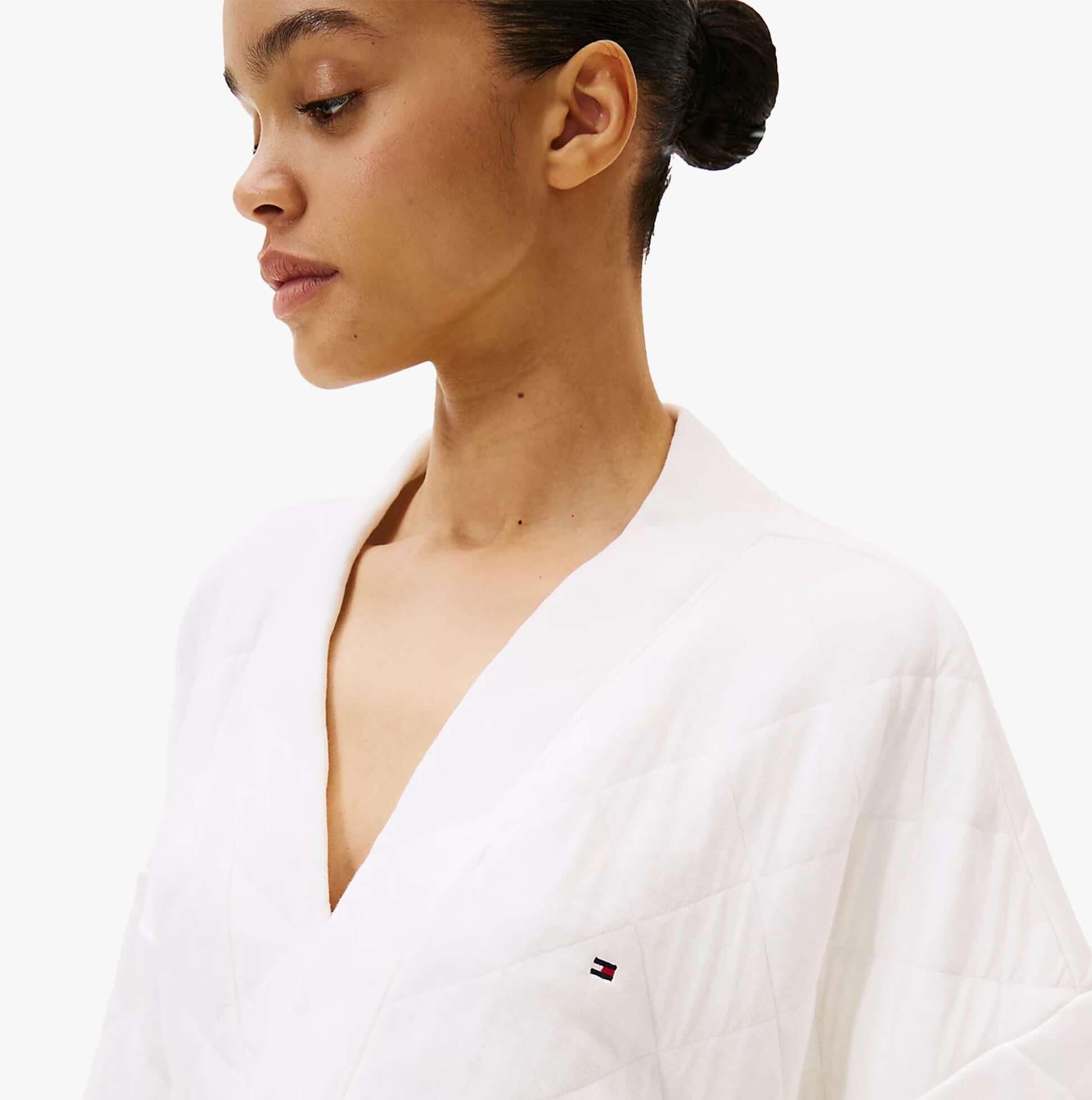 Tommy Hilfiger GIFT QUILTED ROBE Womens Bathrobes Ivory detail view of woman wearing robe