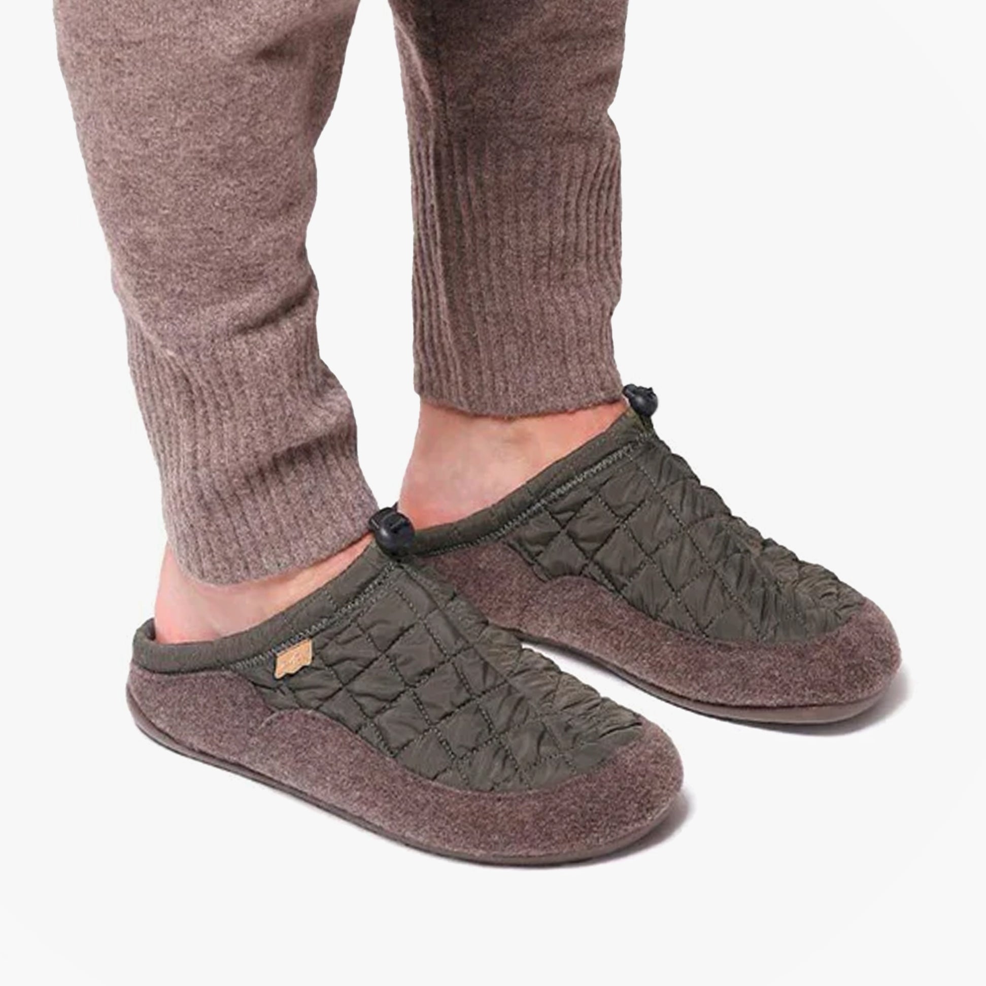 Toni Pons NADIR-UM Mens Caqui slippers side view, featuring felt upper, slip-on design, and comfortable round toe.