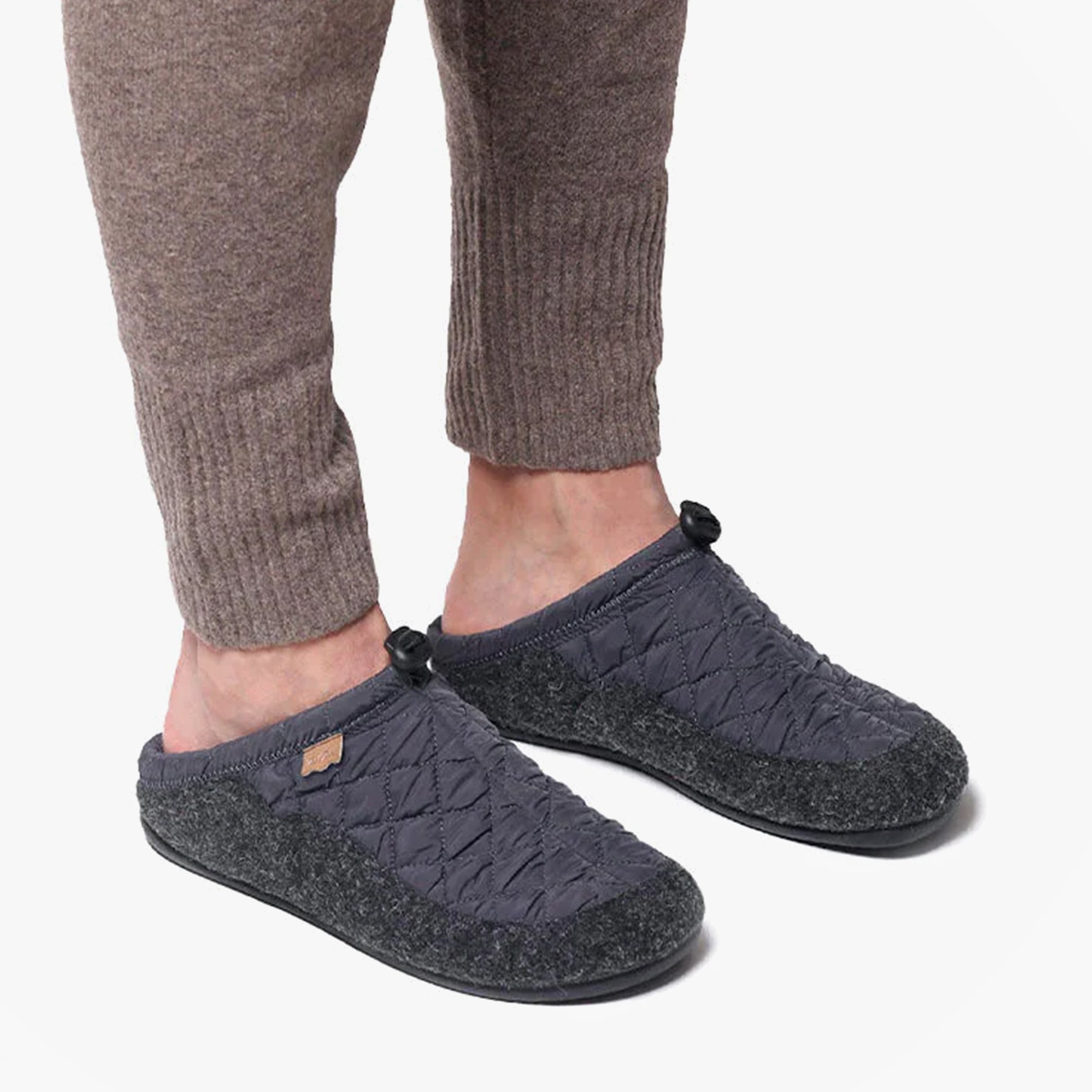 Toni Pons NADIR-UM Mens Gris side view showing felt mules, round toe, slip-on style and comfortable fit.