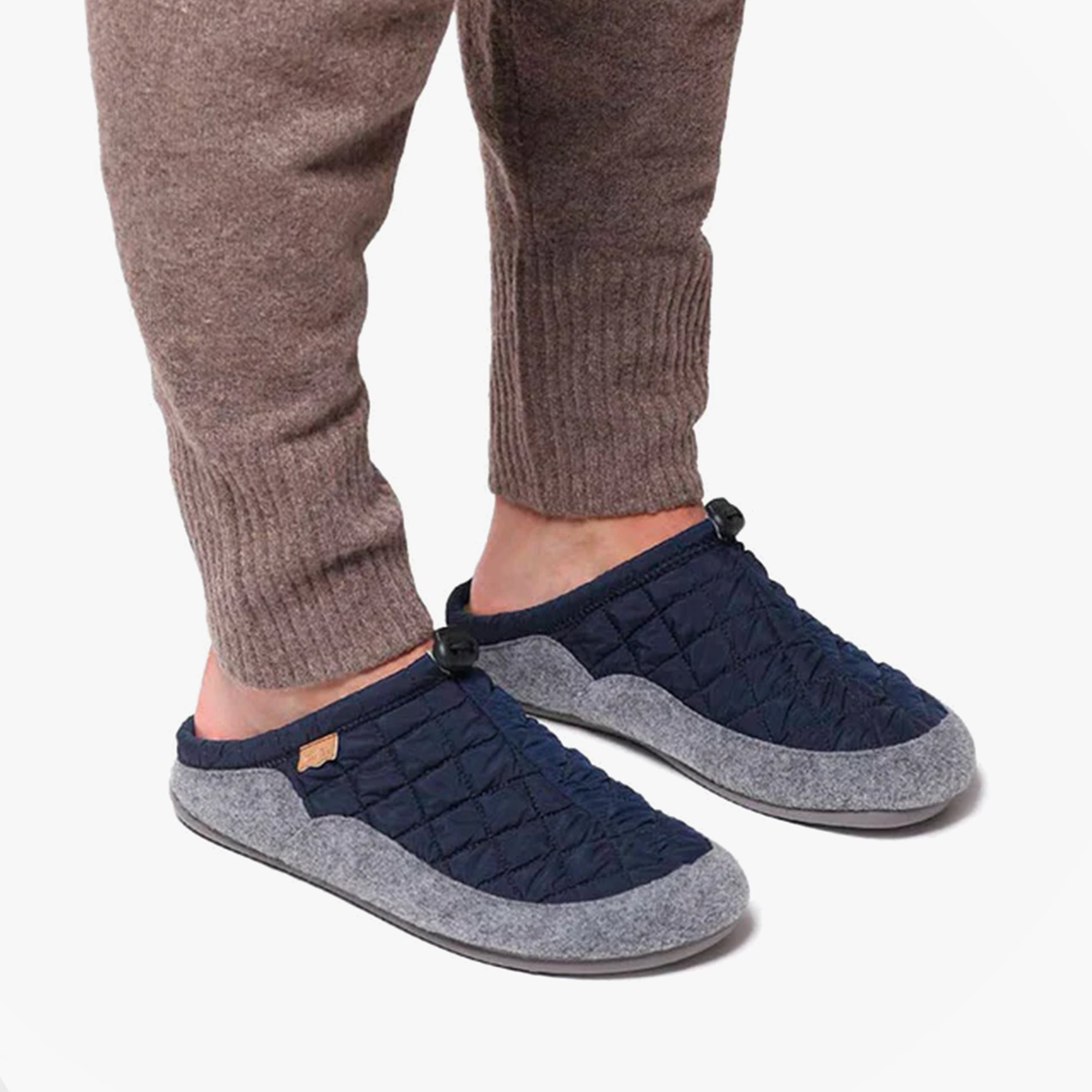 Toni Pons NADIR-UM Mens Mari side view of slip-on mules in navy felt with grey details.