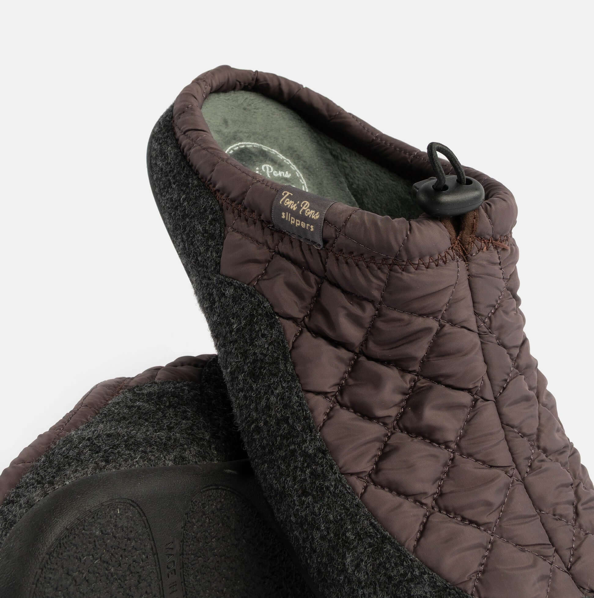 Toni Pons NADIR-UM Mens Mule Slippers Pruna Wine detail view showcasing quilted texture and slip-on design.