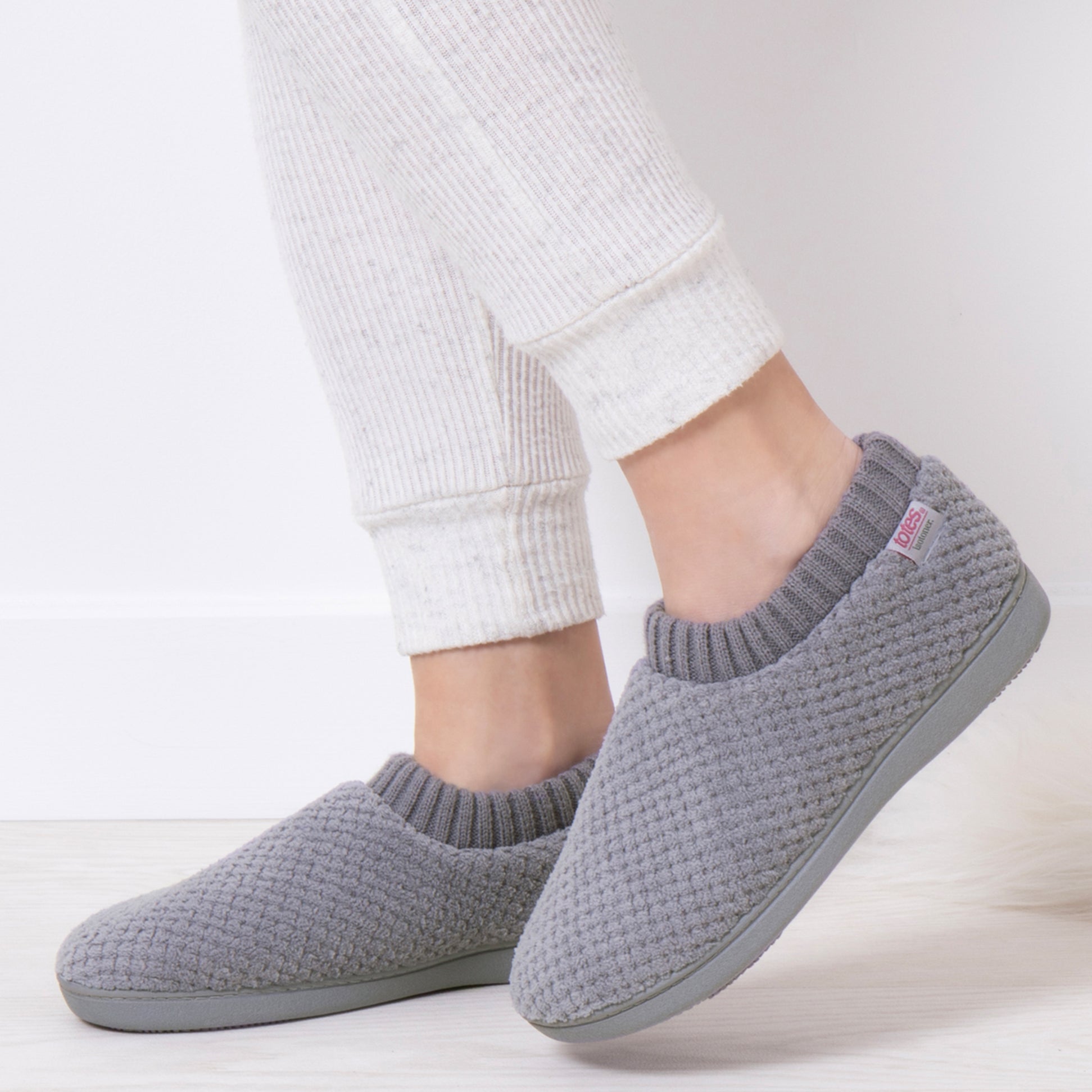 Totes Isotoner POPCORN FULL BACK BOOTIE Womens Slippers Grey side view, showcasing soft upper and comfortable fit.