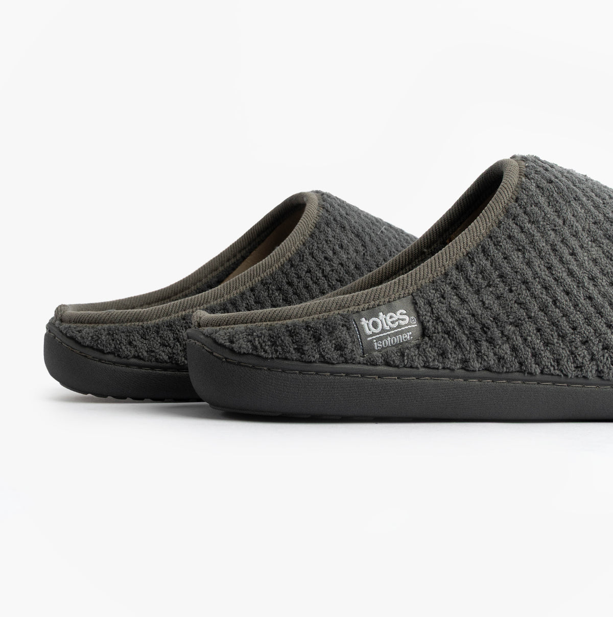 Totes Isotoner SWEPT BACK POPCORN MULE Mens Mule Slippers Grey side view, featuring soft textured upper and slip-on design.