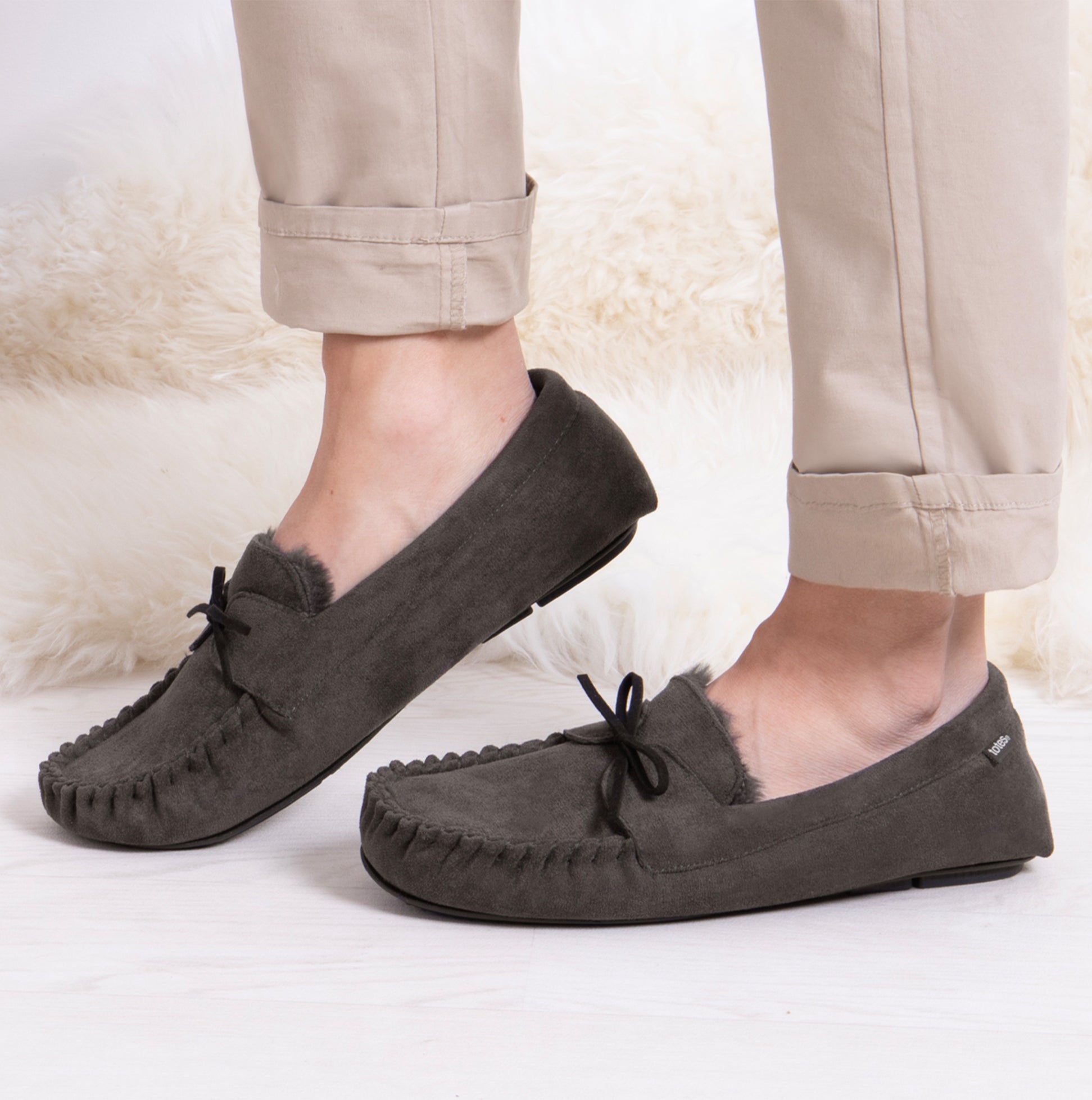 Totes Toasties SUEDETTE MOCCASIN Slippers WITH FAUX FUR LINING Mens Grey side view on feet