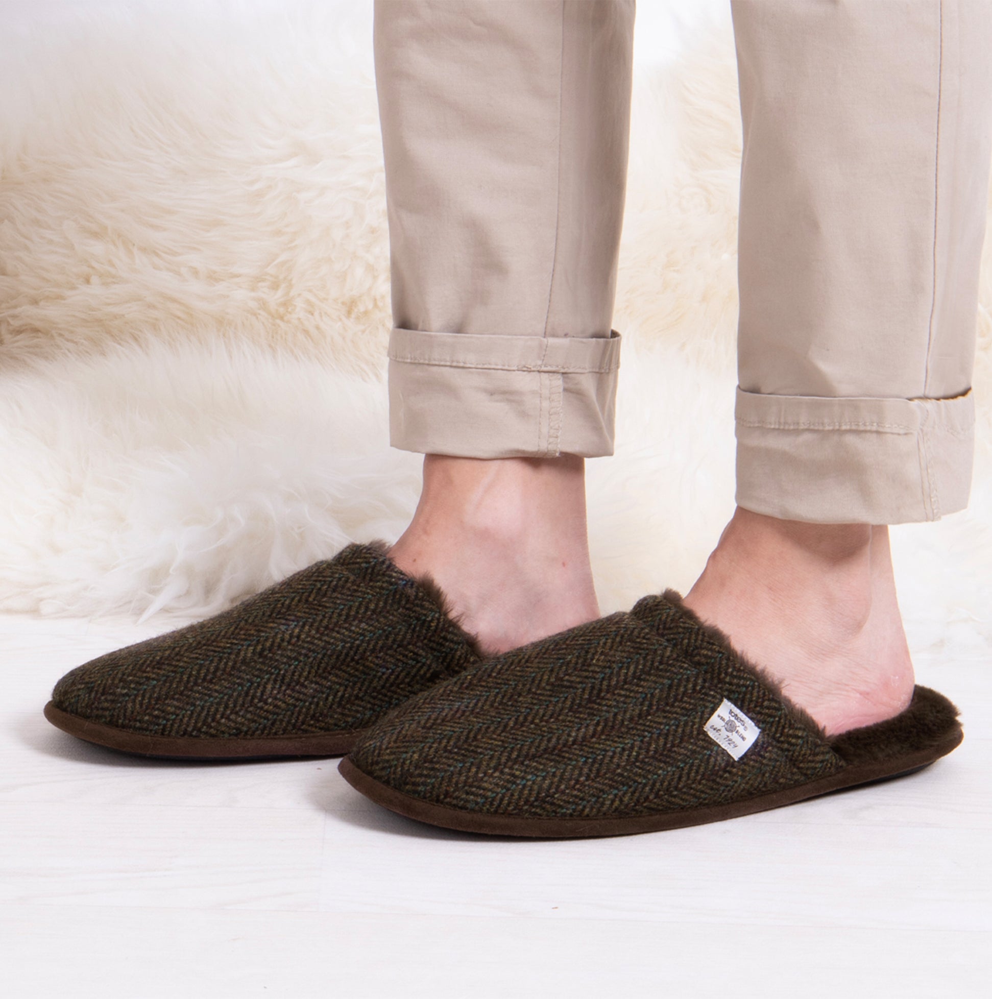 Totes Toasties WOOL MIX MULE Slippers Mens Brown side view showing textured upper and faux fur lining