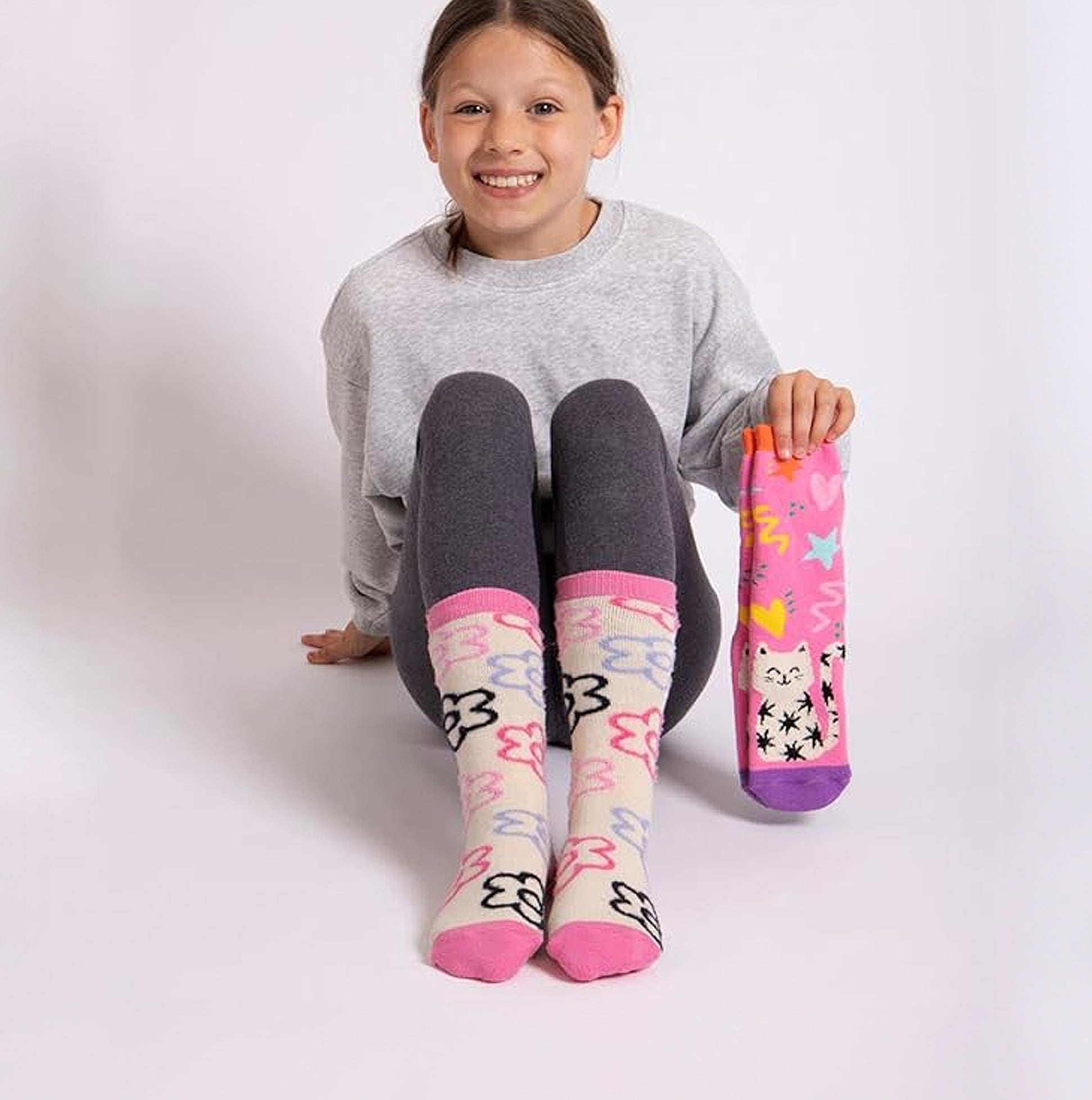 Totes Toasties ORIGINAL SLIPPER-SOX (TWIN PACK) Kids Cat With Flower, girl wearing socks with flower design, front view.
