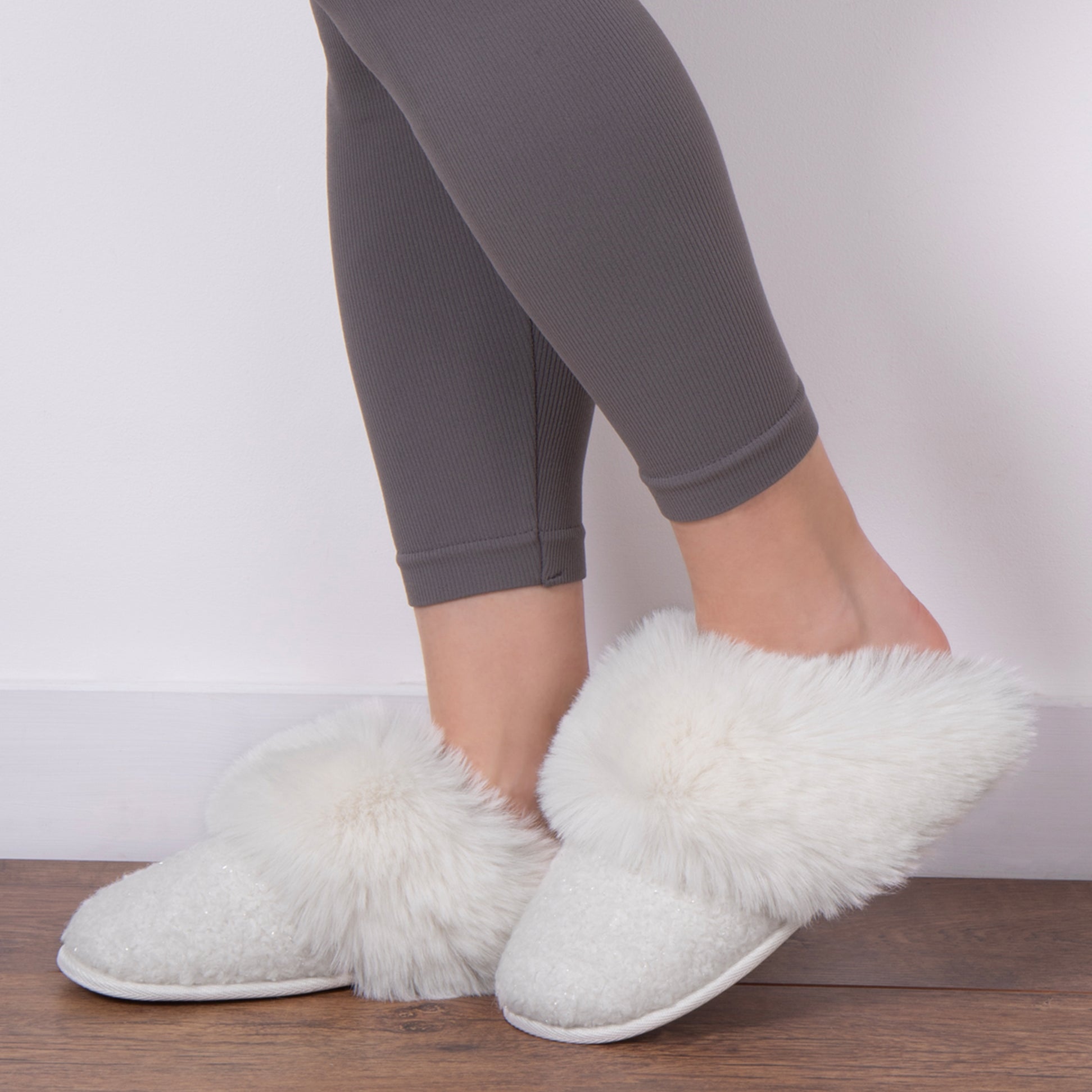 Totes Toasties TEXTURED SPARKLE FAUX FUR MULE Slippers Womens Cream side view, showcasing soft faux fur and comfortable design.