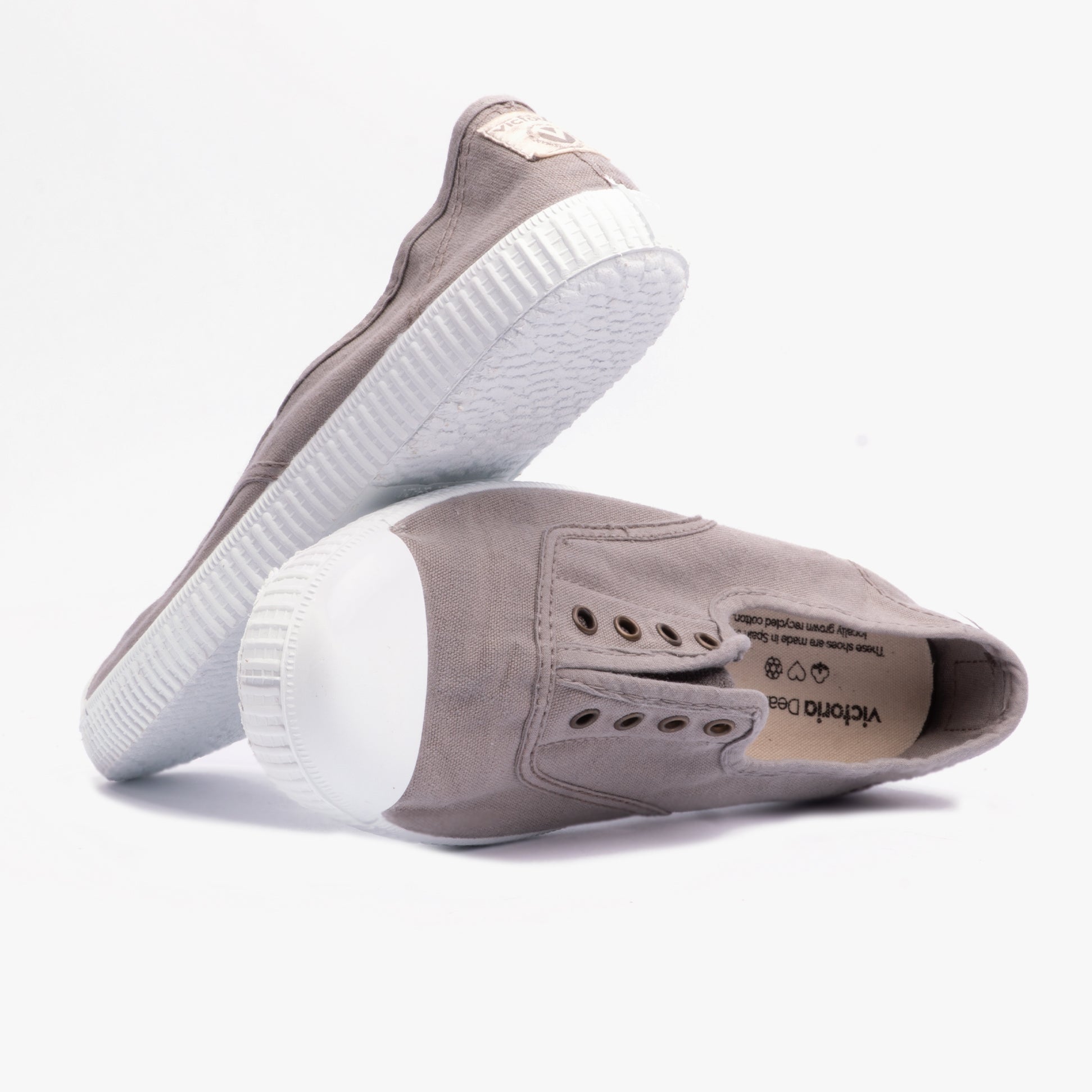Victoria 1915 INGLESA DREC Womens Canvas Pumps Gris side view showcasing lightweight design and slip-on style.