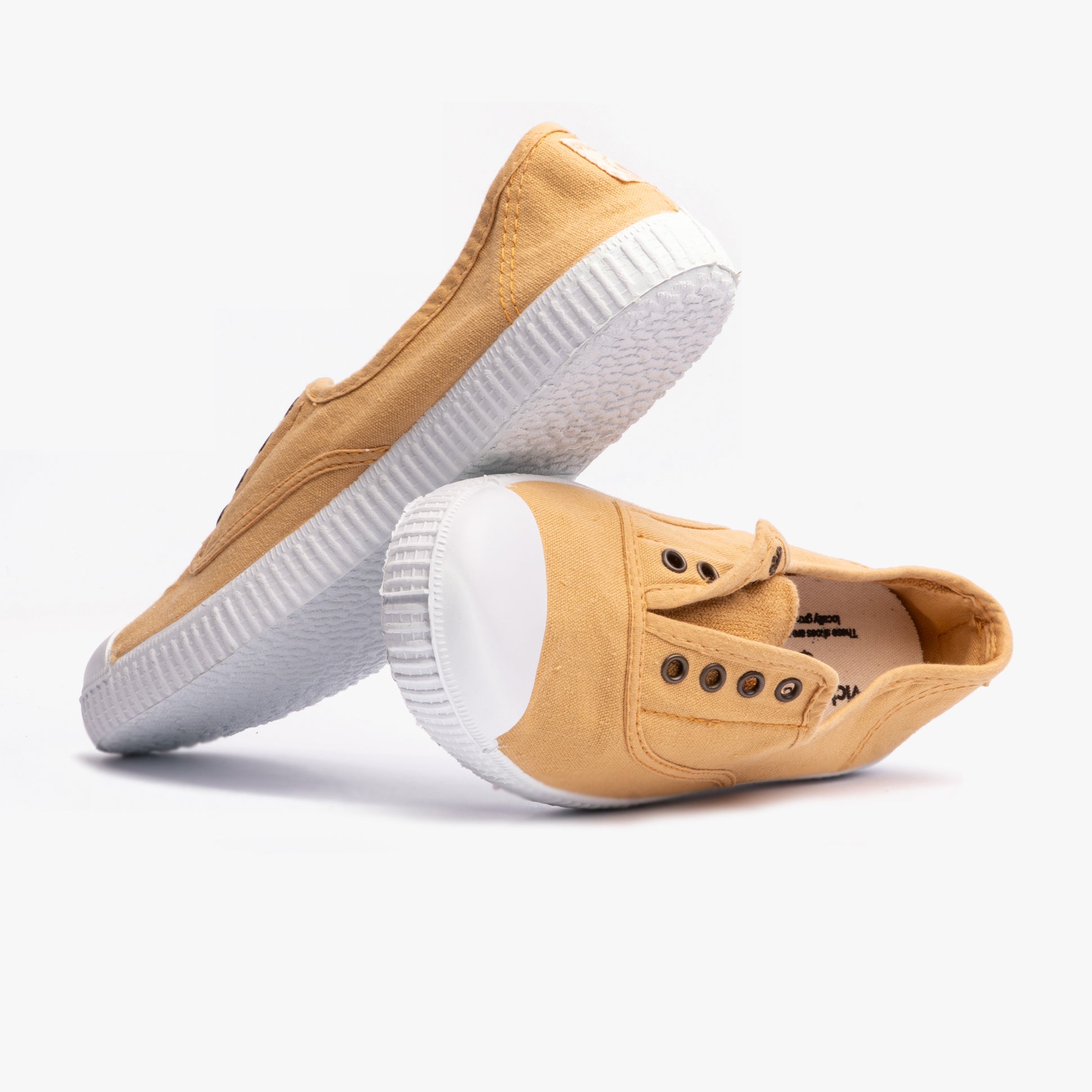 Victoria 1915 INGLESA DREC Womens Canvas Pumps Trigo side view with brown canvas upper and white rubber sole