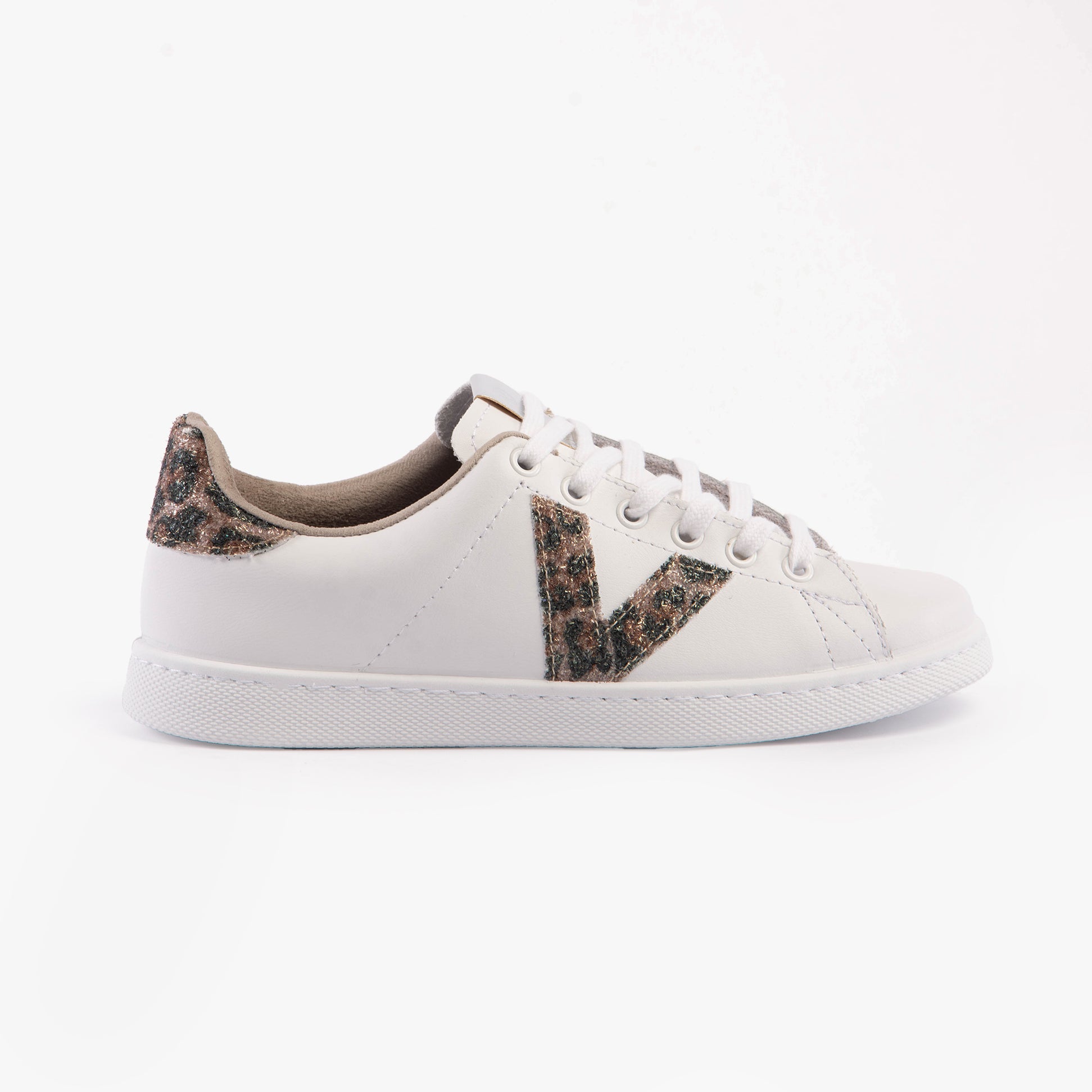 Victoria TENIS Womens Trainers Taupe side view featuring leather upper and lace-up closure.