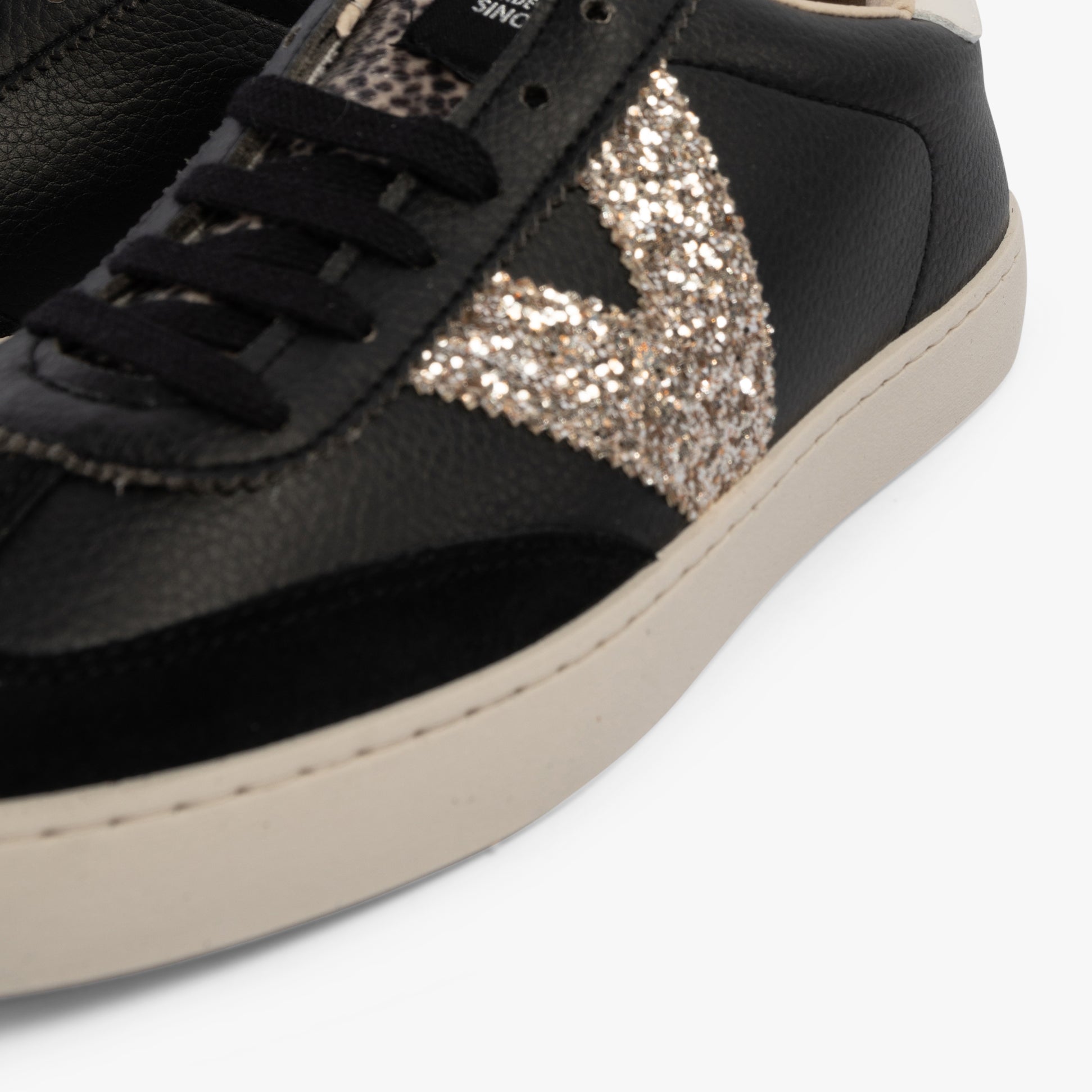 Victoria BERLIN FAUX LEATHER PUMPED CYCLIST Womens Trainers Negro side view showcasing faux leather upper and glitter detail.