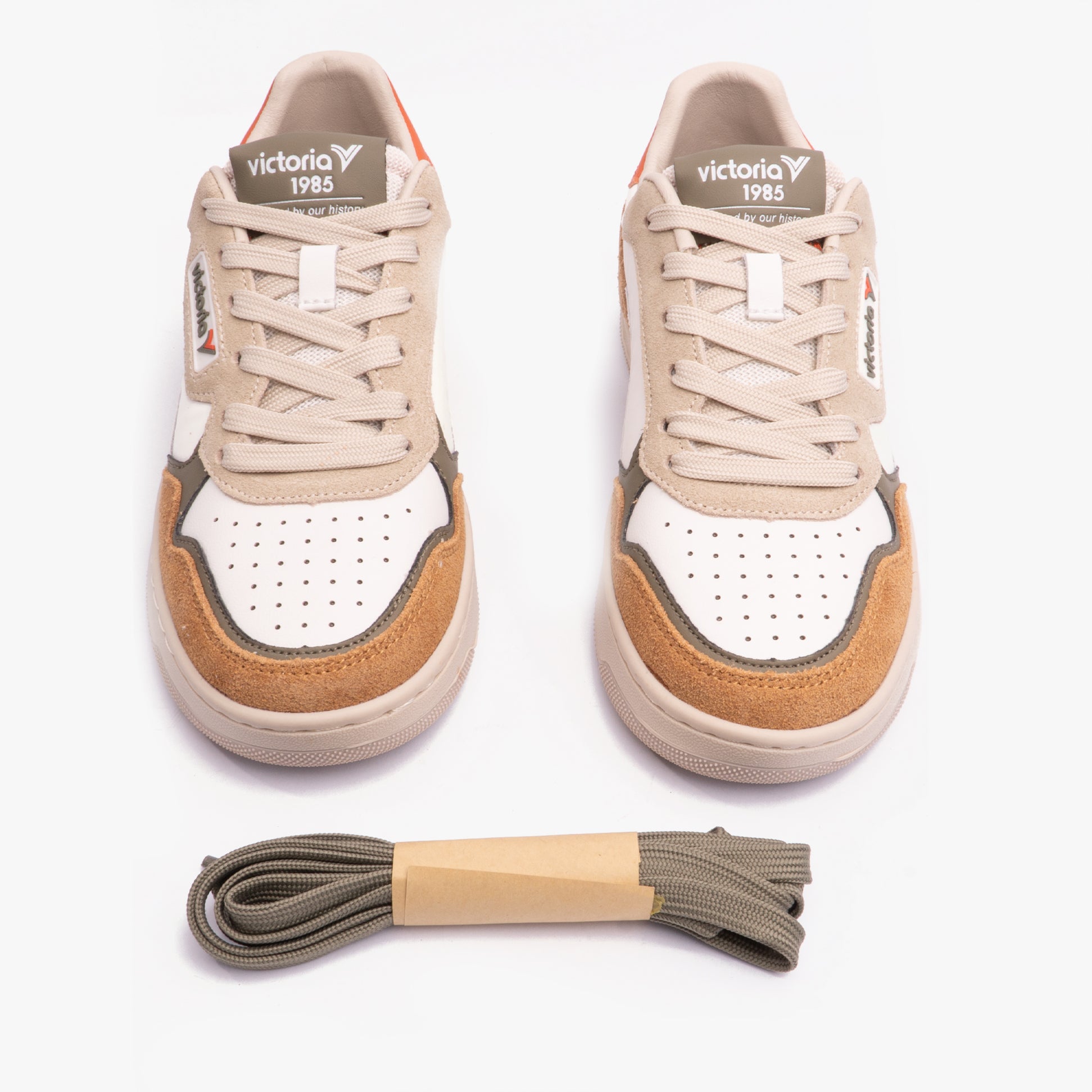 Victoria C80 - CASUAL PATCH COLORS Womens Trainers Taupe front view with laces and additional laces