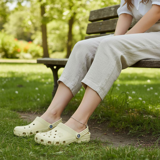 Crocs CLASSIC Unisex Clogs Yellow Light